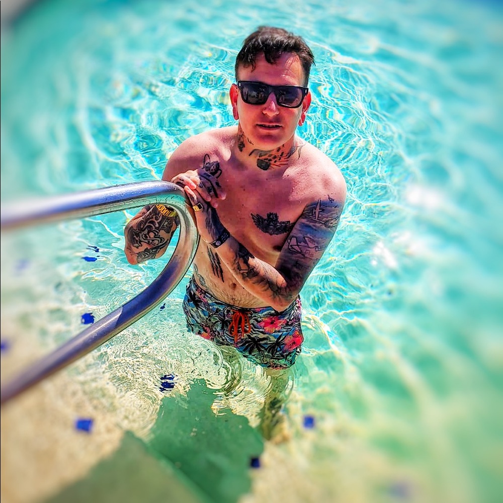 Meet your Posher, Launie